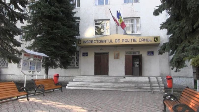 Сотрудница написала заявление об увольнении. 