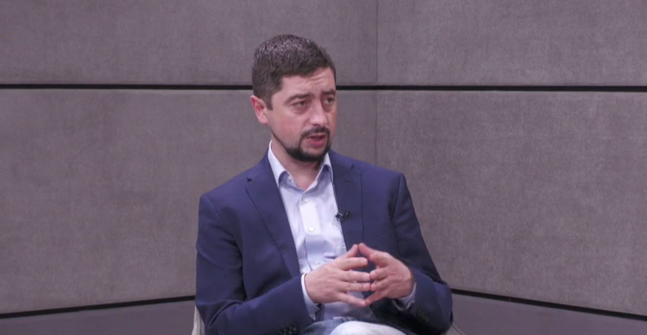 Паша: Власть действует по принципу "коней на переправе не меняют".