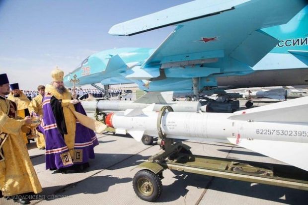 Un episcop ortodox a sfințit rachetele ruseşti care bombardează ţintele ISIS din Siria. Foto: gandul.info