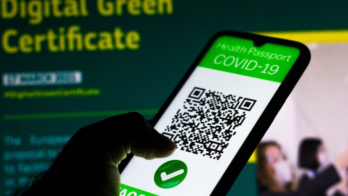 Вакцинированные граждане должны повторно скачать COVID-сертификаты.