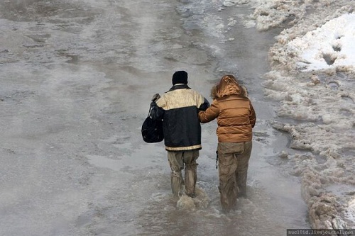 В социальных сетях водителей предупреждают, что этот район лучше объезжать стороной.