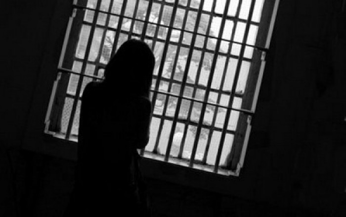 Acestea au fost luate sub strajă în sala de judecată, urmând să-şi execute pedepsele în penitenciar de tip închis pentru femei.