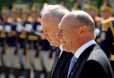 Primul colac de salvare a fost aruncat de Traian Băsescu, care a anunţat că România va importa mai mult vin de la noi.