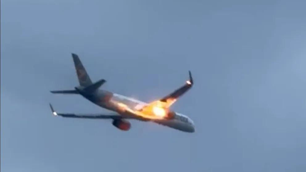 Авиалайнер Condor, летевший с острова Корфу в Дюссельдорф, загорелся в воздухе.