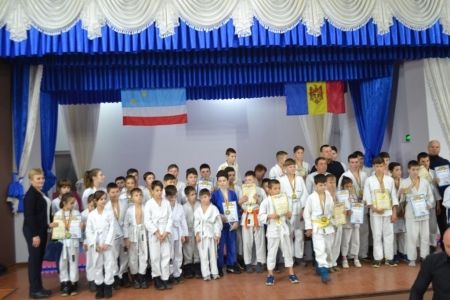 Открытое первенство Вулканештского района собрало около 80 спортсменов.