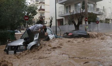 Precipitaţiile abundente au făcut ravagii în capitala Greciei. Foto: evz.ro