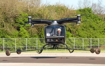 Заявленная максимальная скорость SureFly - 113 км в час, дальность полета с двумя людьми на борту - 110-120 км.