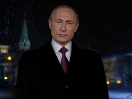Путин поздравил россиян с Новым годом и отметил роль военных.