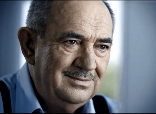 Jurnalistul Constantin Tanase a murit astazi, la spital, din cauza unei boli incurabile, spune familia. Acesta avea 65 de ani.