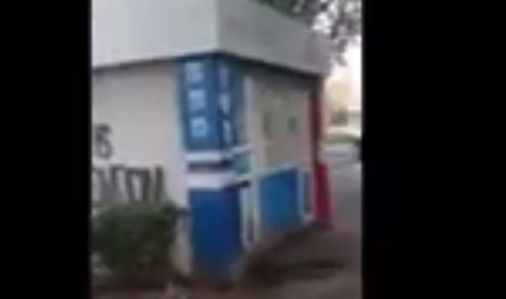 В Кишиневе засняли на видео детей, мирно спящих внутри заброшенного сигаретного ларька.