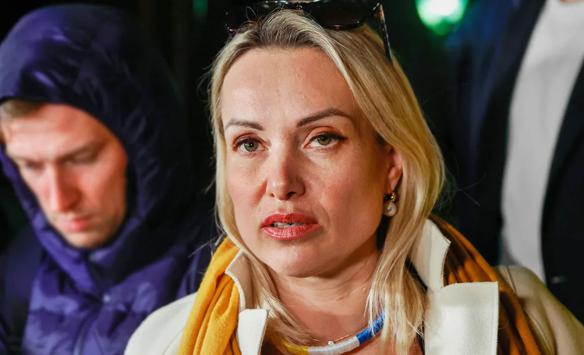 Бывший редактор Первого канала сбежала из-под домашнего ареста.