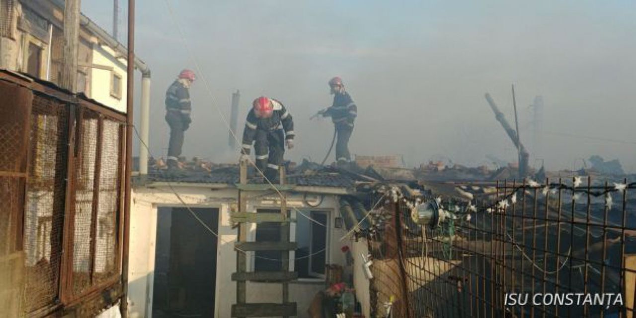  Incendiu uriaș la Constanța: 43 de oameni au fost evacuați