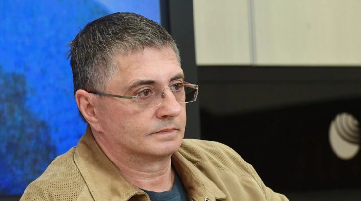 Мясников назвал абсолютное противопоказание к вакцинации от коронавируса.
