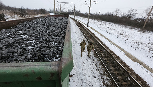 Украинские радикалы начали блокаду движения ж/д составов из России.