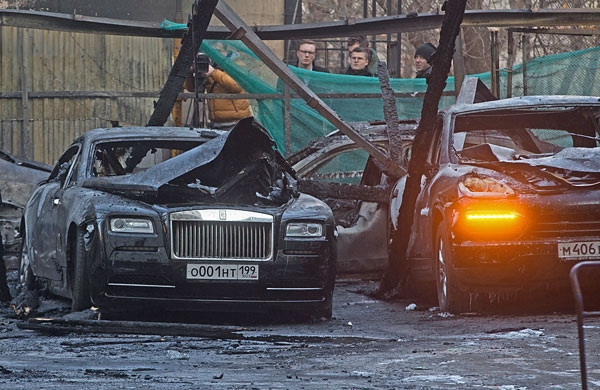 Potrivit livenews.ru, incendiul s-a produs in aceasta dimineata, in jurul orei 6, si ar fi fost provocat intentionat.