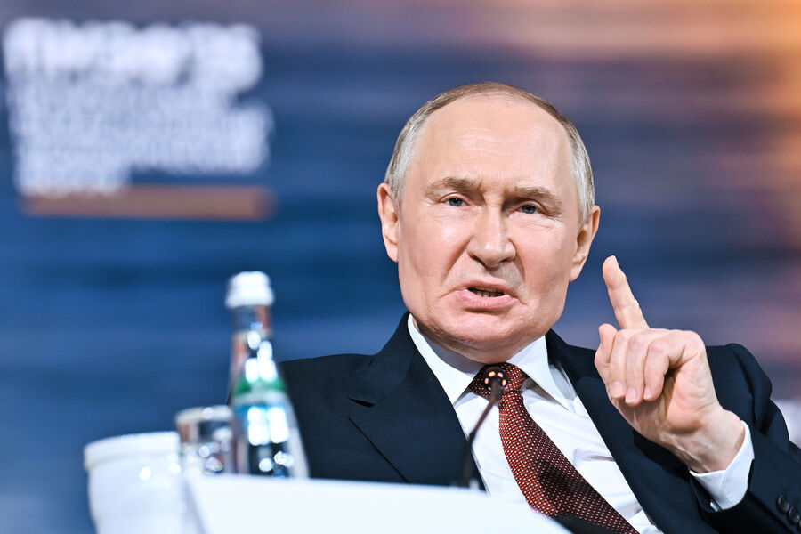 Путин поручил проработать вопрос о прекращении поставок газа в Европу.