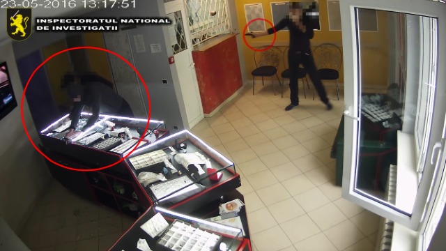 В случае признании вины, мужчинам грозит до 15 лет лишения свободы.