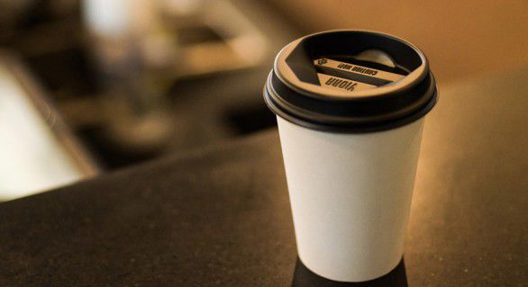 Există o statistică conform căreia, dacă se adună toate paharele de cafea folosite într-un an de compania lider germană Keurig şi se aliniază, globul ar putea fi înconjurat de 12 ori.