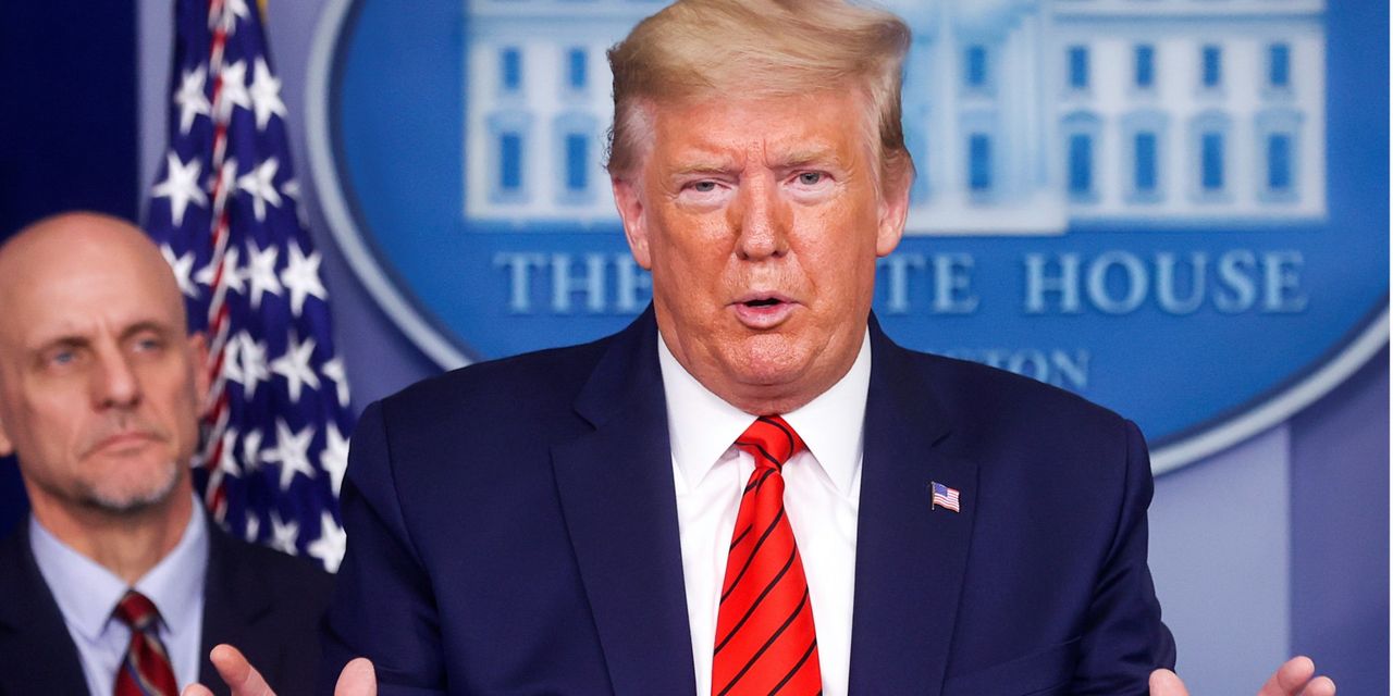 Трамп раскритиковал главного инфекциониста США за ошибки.