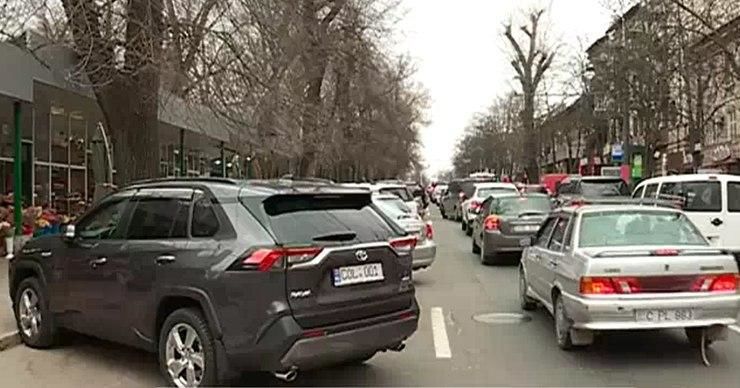 В центре столицы введут ограничения на парковку автомобилей.