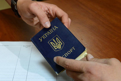 В связи с украинским кризисом многие спортсмены стали уезжать в Россию и принимать российское гражданство.