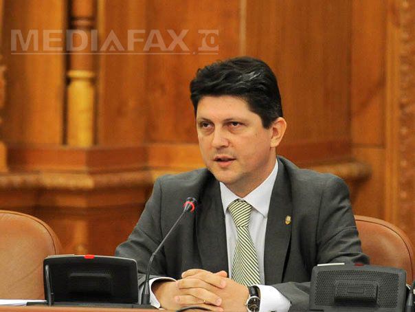 Foştii miniştri ai Justiţiei Tudor Chiuariu şi Titus Corlăţean, audiaţi miercuri în Comisia SIPA. Foto: mediafax.ro