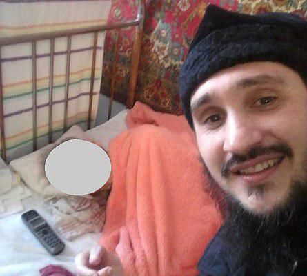 Молдавский священник выложил фотографию с умирающей женщиной.