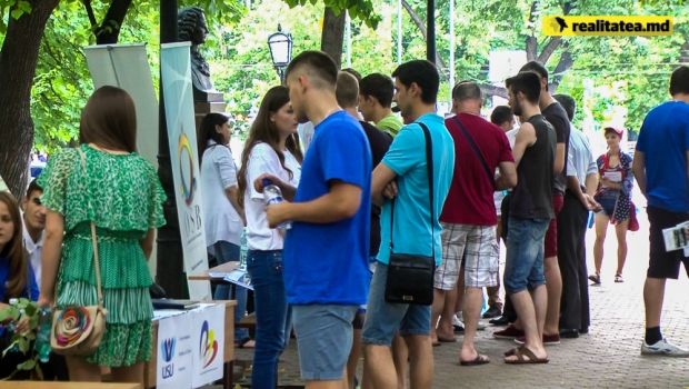 Cei care doresc să își continue studiile la universitățile de peste Prut sunt invitați la Târgul de Universităţi din România.