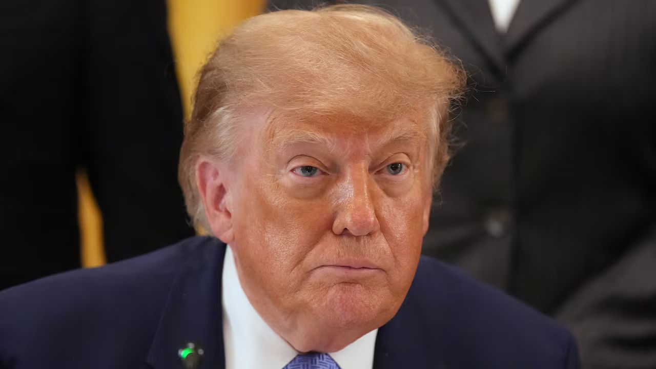 Curtea Supremă i-a permis lui Trump să reia deportarea migranților către țări terțe.
