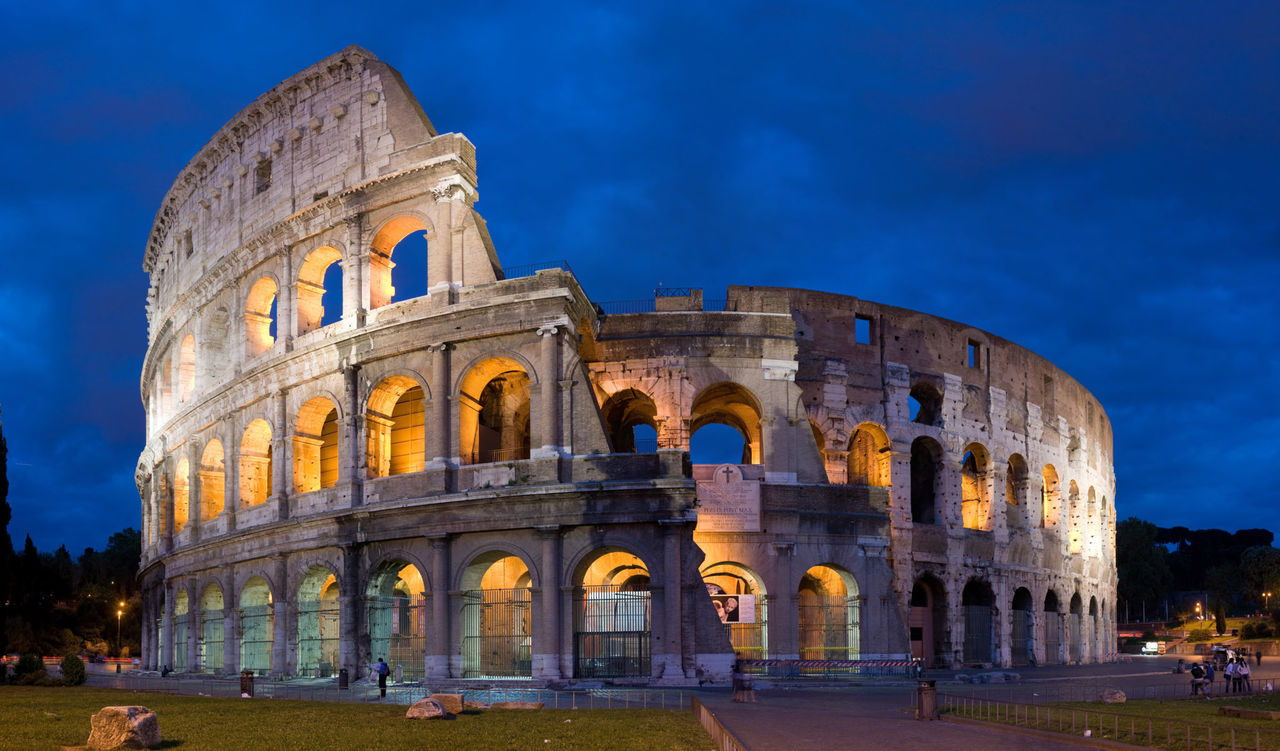 Au filmat Colosseum-ul cu drona. Turiștii amendați cu 3.000 euro