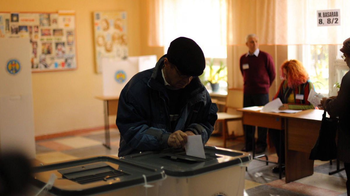 Al doilea tur al alegerilor prezidențiale are loc în Republica Moldova în această duminică, 13 noiembrie 2016.