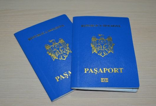 Migranţii moldoveni nu se grăbesc să revină acasă, iar asta pentru că piaţa muncii din Republica Moldova nu este atractivă.