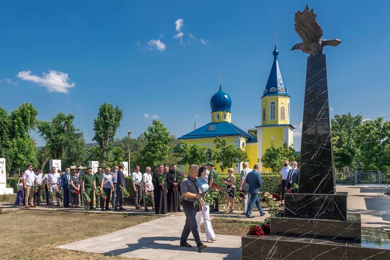 В Тирасполе открыли памятник миротворцам ОГРВ.