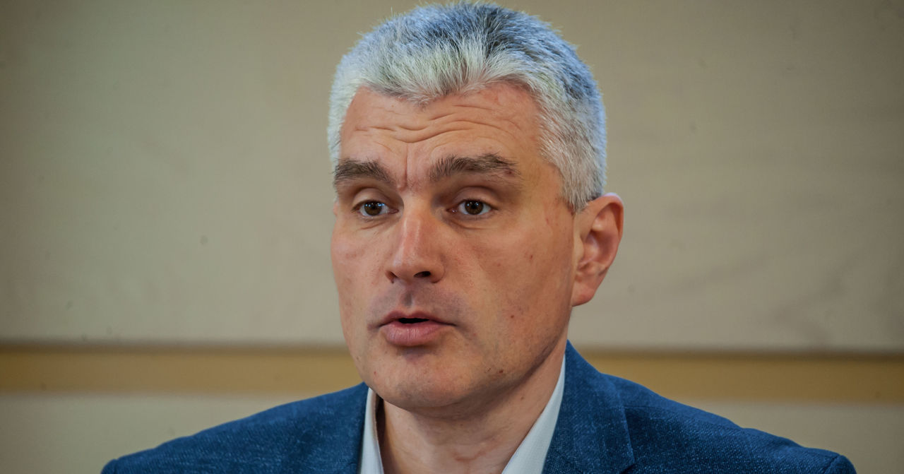 Слусарь призвал Серебряна проинформировать о валютных операциях Приднестровья.