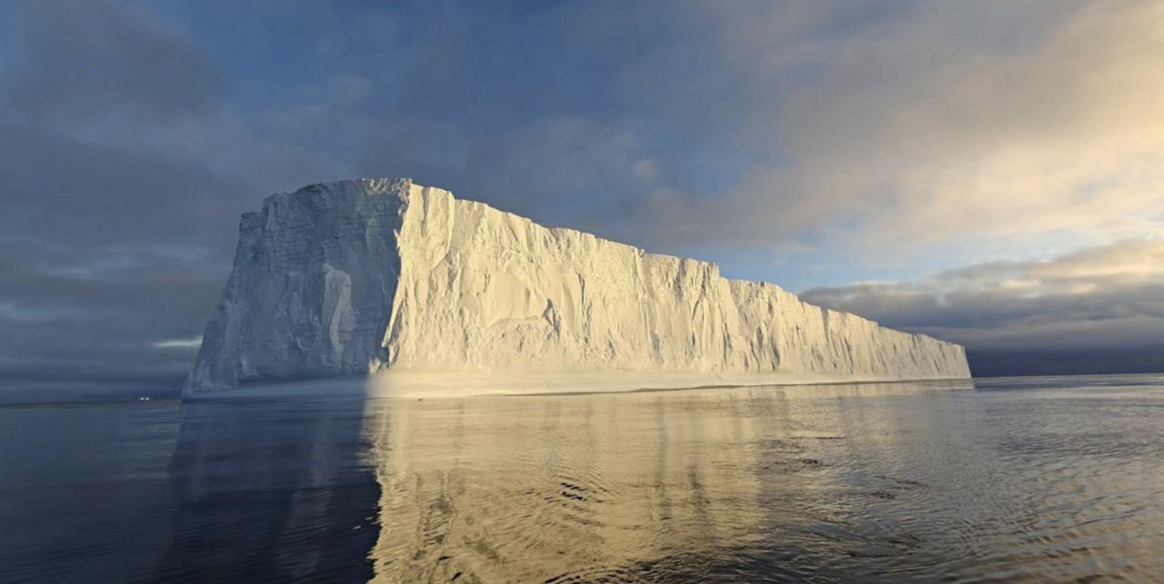 Furtună în Antarctica a dus la pierderea în mare a containerelor cu combustibil și deșeuri.