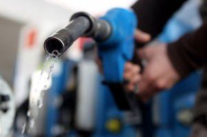 Veste proastă pentru şoferi, cinci dintre cele mai mari companii petroliere au scumpit benzina. Foto: moldnews.md