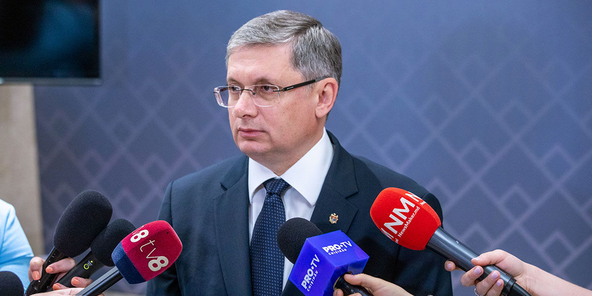 Гросу публично извинился перед журналисткой за слова о симпатии "российской консерве".