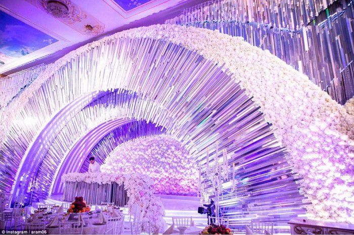Fiul unui miliardar armean si proaspăta lui soţie au avut parte de cea mai extravaganta nuntă din Moscova. Foto: Daily Mail