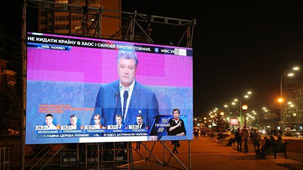По данным Национального exit poll, Зеленский и Порошенко выходят во второй тур.