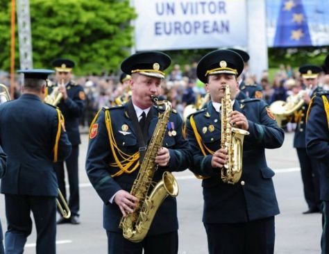В марте оркестр департамента карабинеров участвовал в фестивале Musikparade в Германии.
