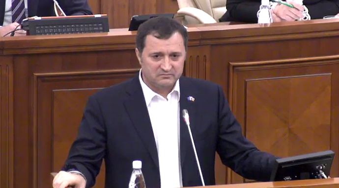 Влад Филат будет отстаивать свою невиновность в соответствии с законом.