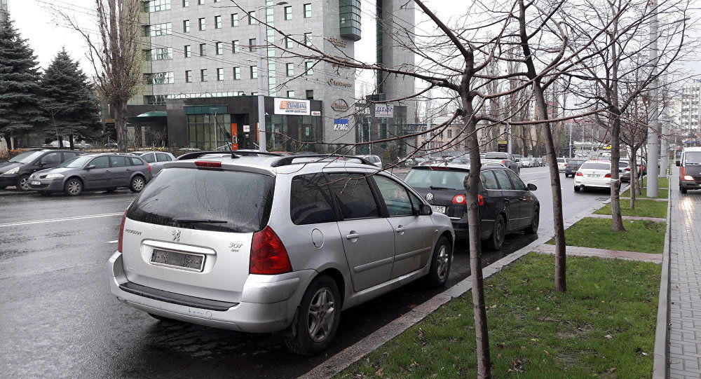 В Кишиневе после дождя обнаружены автомобильные номера.