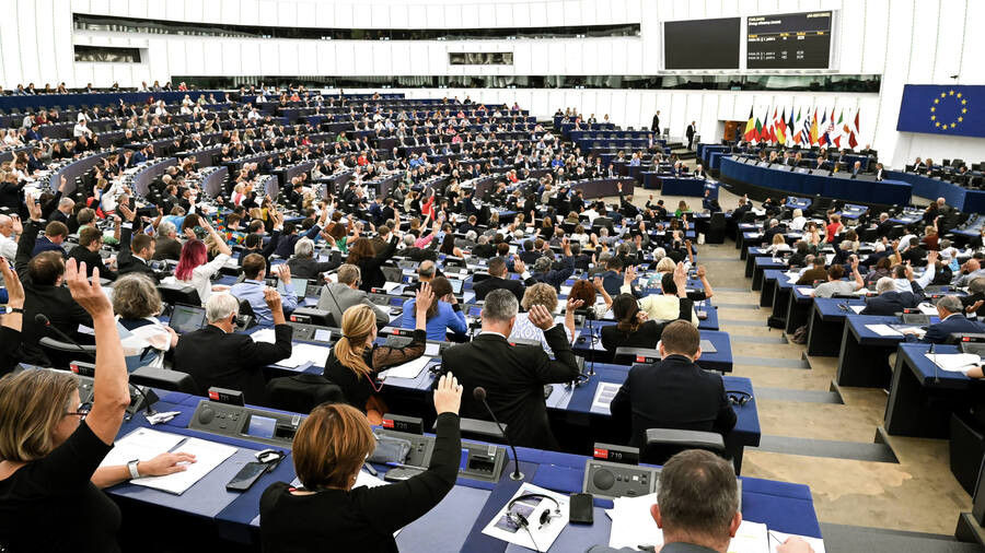 Европарламент принял закон о запрете давления на СМИ, включая задержание, обыски.