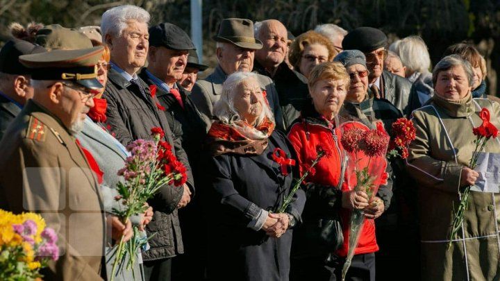 ПКРМ отметила 104 годовщину Октябрьской революции.