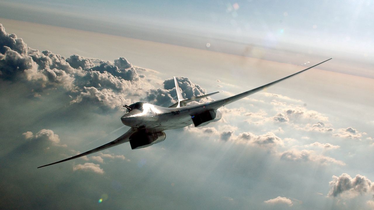 Умер создатель Ту-160 Валентин Близнюк, сообщил источник.