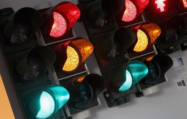 70 de semafoare din Capitală vor funcţiona cu becuri LED. 