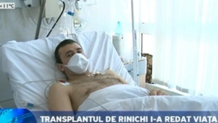 De atunci, tânărul era ţinut în viaţă graţie medicamentelor şi şedinţelor săptămânale de dializă.