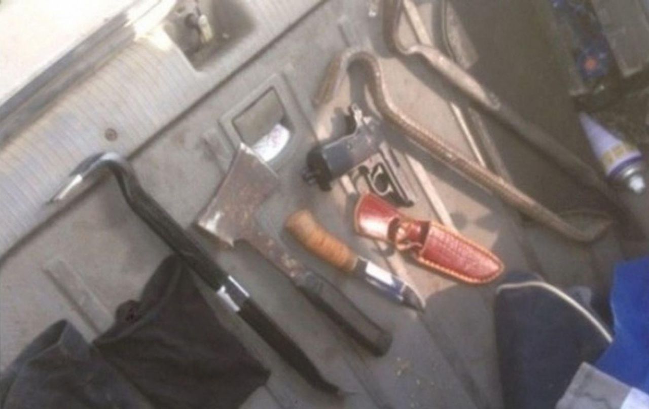 Орудия взлома и часть краденного полицейские нашли во время обысков.