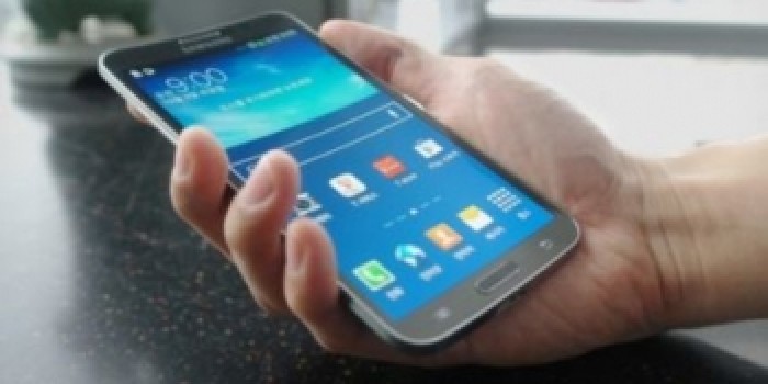 Telefonul are un ecran cu diagonala de 5,7 inci şi va costa 1,09 milioane won (1.010 dolari SUA), potrivit unui comunicat al Samsung.