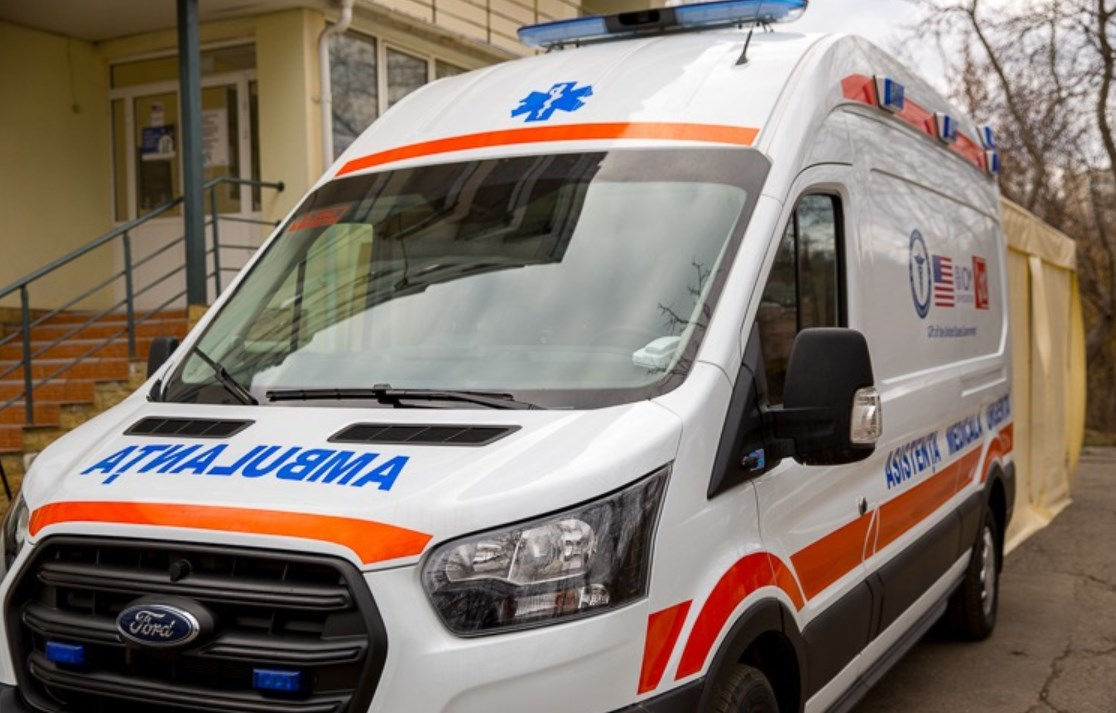Un tânăr l-a ucis pe amantul mamei sale la Slobozia: L-a înjunghiat mai mult de 30 de ori și i-a tăiat gâtul.